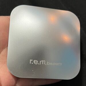 r.e.m. beauty Silver Bronzer & Contour